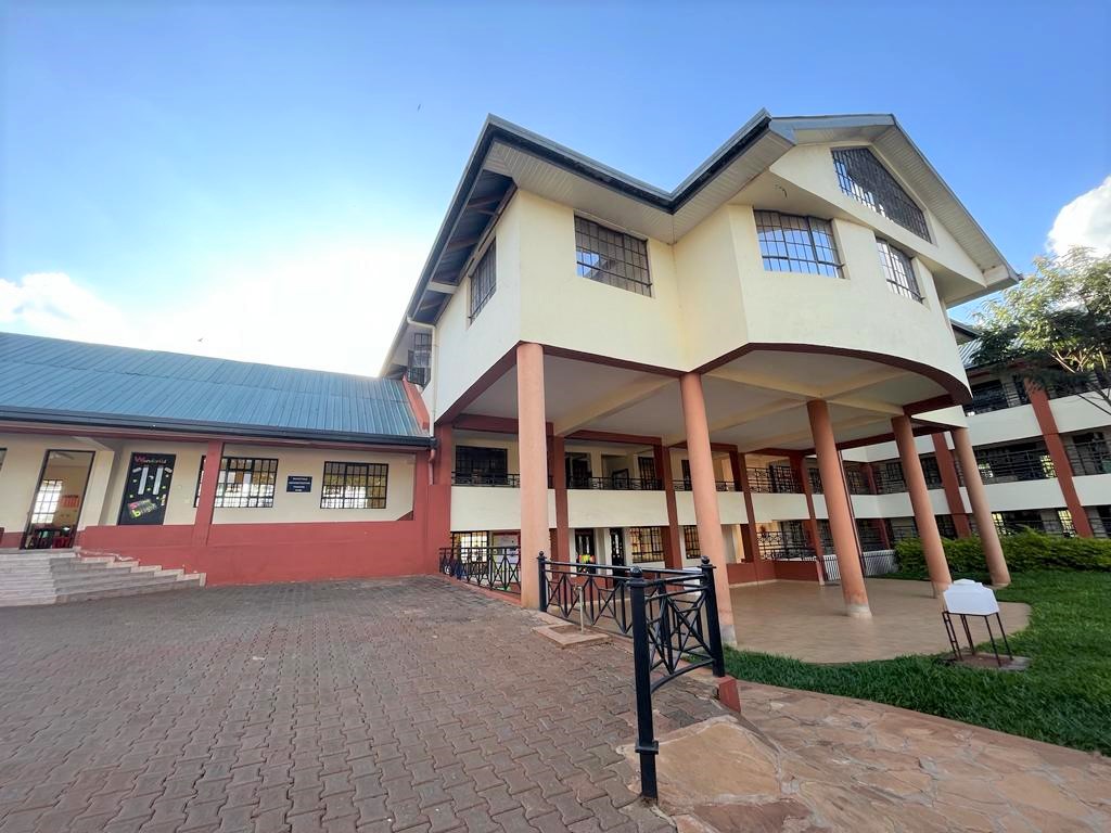 Royal Brains School,Ruaka